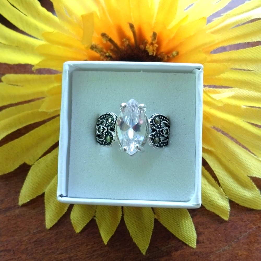 New .925 silver,with marquesite and zirconia ring # 7.5